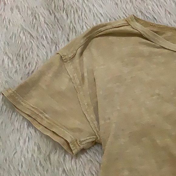 We the free women’s distressed t shirt size medium - Picture 4 of 6